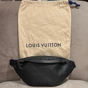 Louis Vuitton Black Monogram shadow discovery BumBag